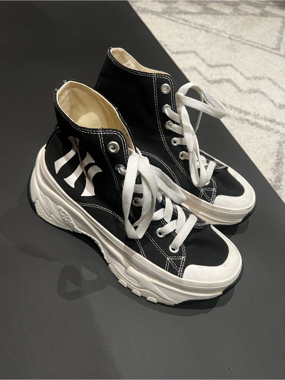 MLB New York Yankees High Top Black Sneakers/Shoes Size US W8 UK 5 EUR 39